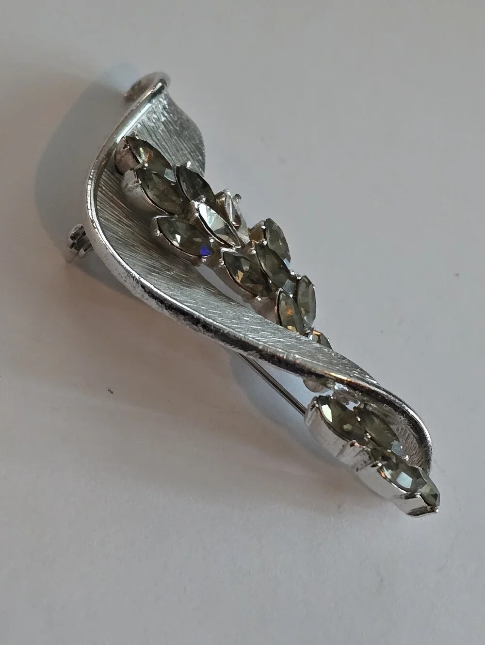 Vintage Coro brooch modernist mod ribbon futuristic silver tone